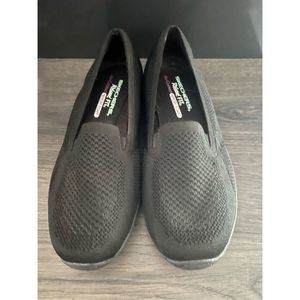 Skechers Women Black Relaxed Fit Air- Cooled Memory Foam Shoes Slip-on‎